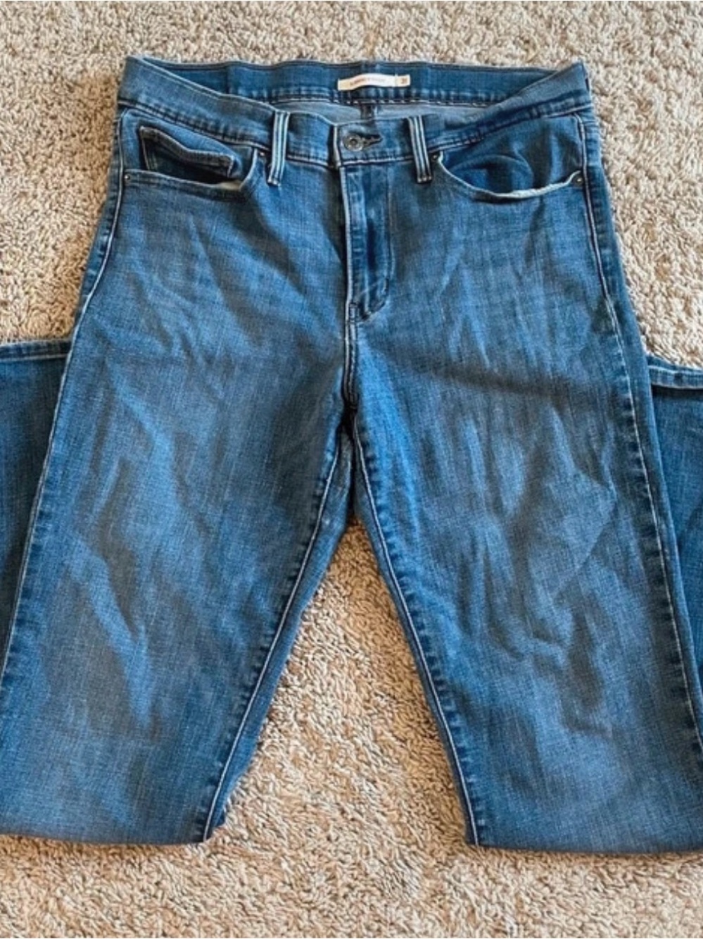Women’s Levi’s Slimming Straight Jeans